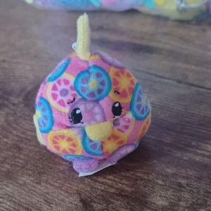 Pikmi Pops Surprise Scented Plushie beanie keychain